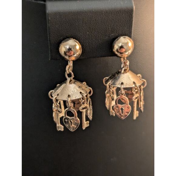Vintage Gold Tone Screw Back Lock & Key Dangle Chandelier Earrings - Picture 2 of 5